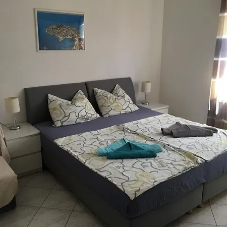 A4 Penthouse Fuer 8 Personen * Razanj