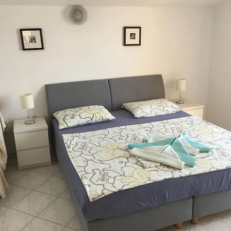 A4 Penthouse Fuer 8 Personen * Razanj